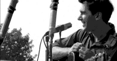 Phil Ochs - Pleasures Of The Harbor