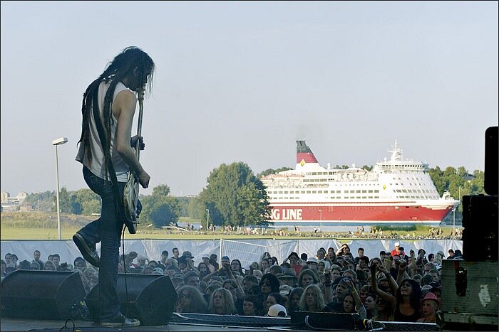 The Hellacopters - Carry Me Home