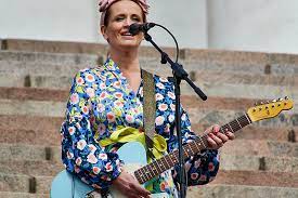 Maija Vilkkumaa - Niin kuin muutkin