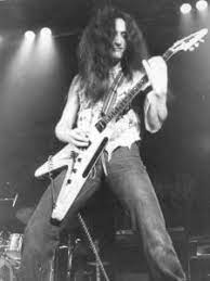 Ken Hensley - Movin' In