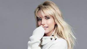 Emma Roberts - Mexican Wrestler