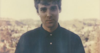 Day Wave - We Try but We Don't Fit In