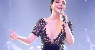 Ebru Gündeş - Ararsam Gelme