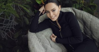 Ebru Gündeş - Dibe Vurgun