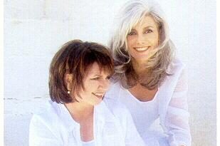 Emmylou Harris, Linda Ronstadt - Western Wall