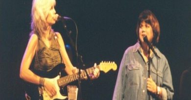 Emmylou Harris, Linda Ronstadt - He Was Mine