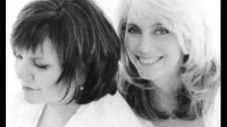 Emmylou Harris, Linda Ronstadt - Across the Border