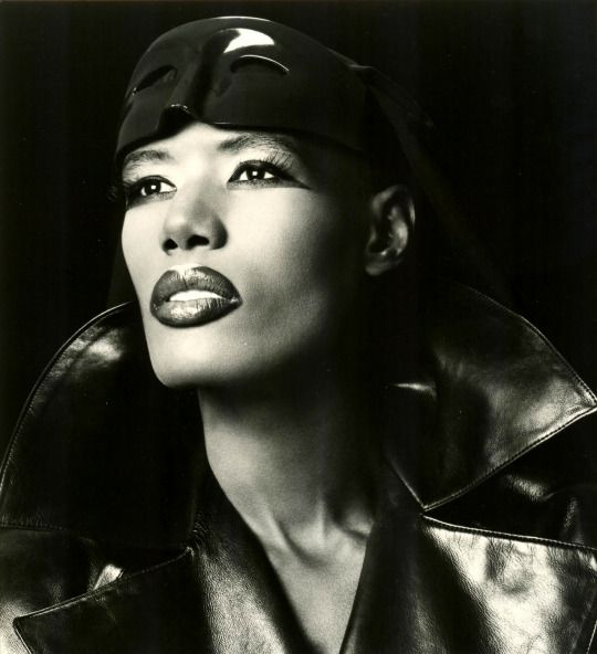 Grace Jones - Nipple To The Bottle