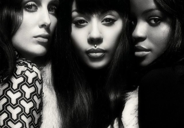 Sugababes - I Lay Down