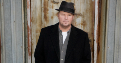 Christopher Cross - The Light Is On