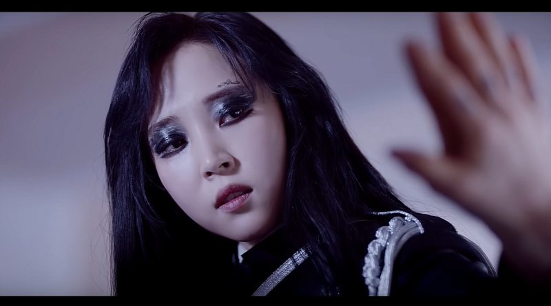 MoonByul - mirror