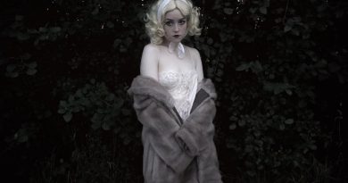 Nicole Dollanganger - Fleurs Captives