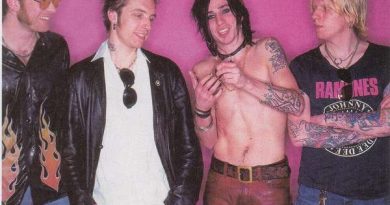 Backyard Babies - Kickin' Up Dust