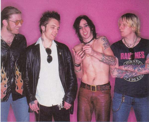 Backyard Babies - Kickin' Up Dust