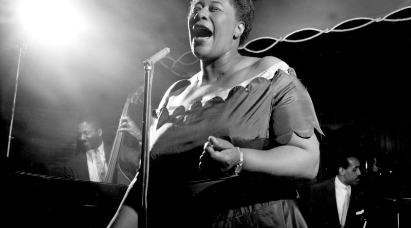 Ella Fitzgerald, Louis Armstrong - Stompin' At The Savoy