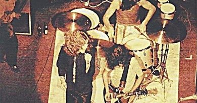 Led Zeppelin - Good Times Bad Times / Communication Breakdown