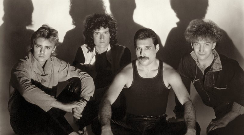Queen - Keep Passing The Open Windows