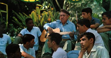 Carlos Puebla - Cuba No Esta Sola