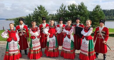 Московский Казачий Хор - Вот кто-то с горочки спускается